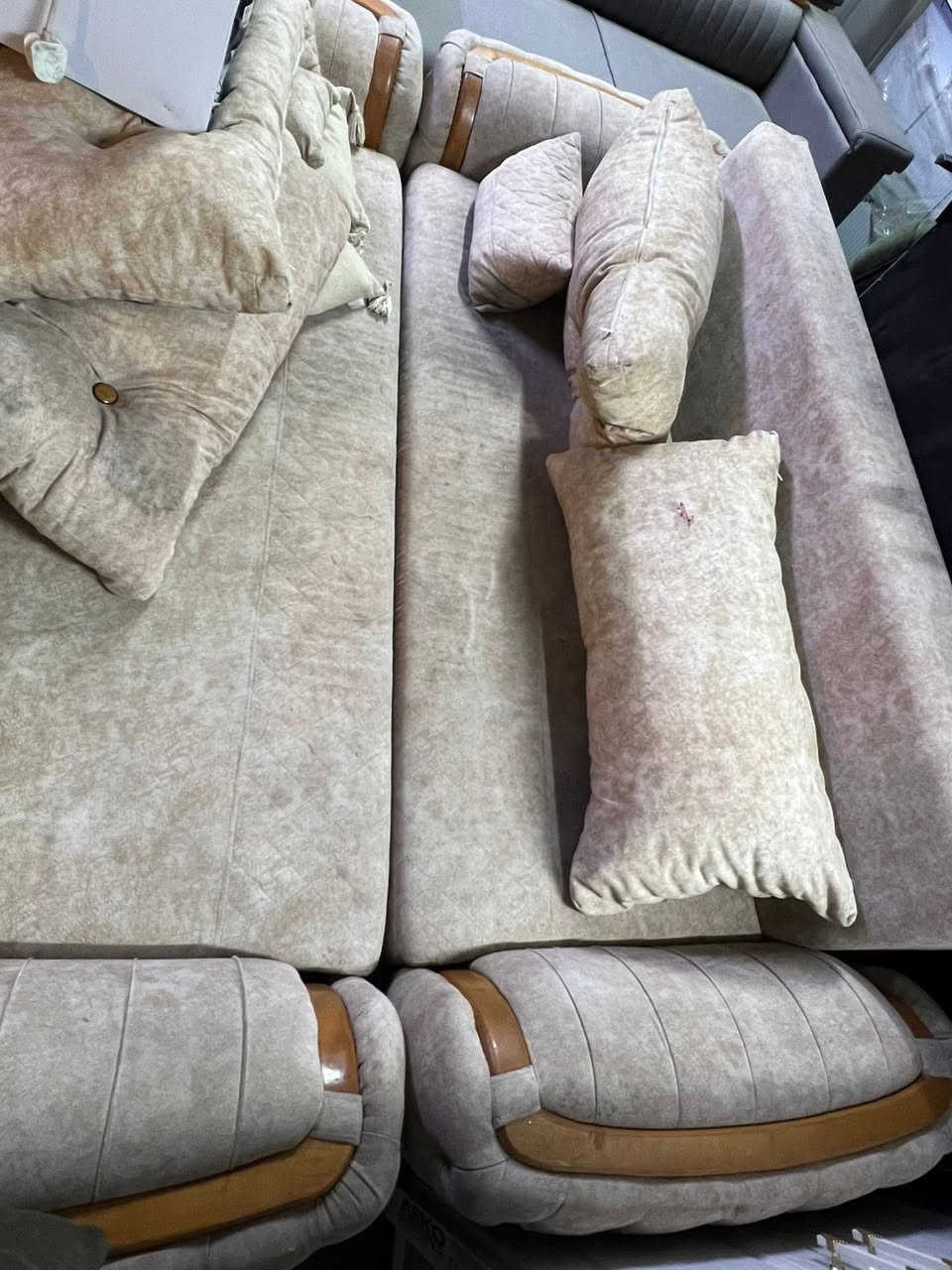 تخم كتان قلاب سرير يصير تركي ضمان 5 سنوات 10 مقاعد لونين اريده بنص سعره  ب900 الي نفسه معروضات بمعارض المشهوره بمليونين ابيعه لسبب الانتقال بالعافيه ع الياخذه 
استفسار *********** مكان بغداد حي الجهاد
