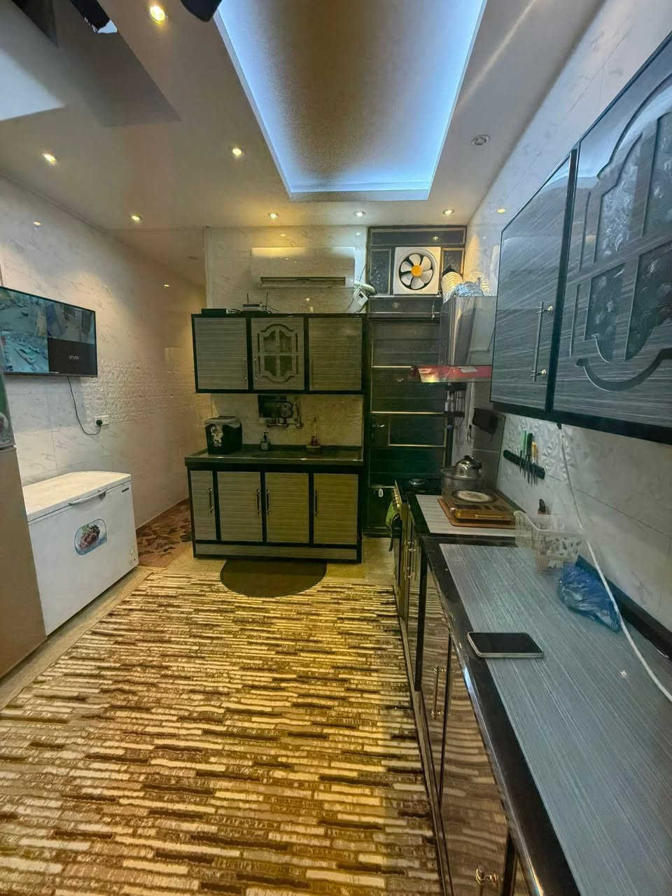 مشتمل للبيع مساحة 75م في الشعب خلف النادي العربي واجهة 4 الة ربع والنزال 20
يحتوي على استقبال وحولي مطبخ وخدمات 

وغرفة نوم بلطابق الارضي

والطابق الثاني يحتوي على غرفتين نوم وخدمات 

مع بيتونة وسطح عدد 2 

للاستفسار:  ***********

مكتب العقابي للوساطة العقارية
