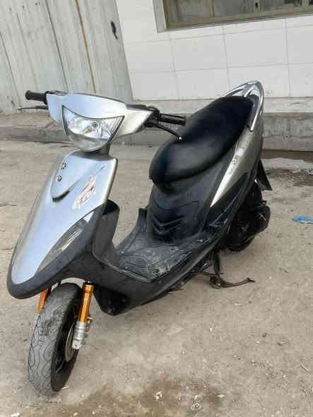 سلام عليكم دراجه ماكس رمبه قبل شهرين نازله برغي ممفتوح بيها بس دبلها الكدام مبدل الدراجه جديده بمعنى الكلمه سعر ٨٠٠ العنوان بغداد رقم ***********
