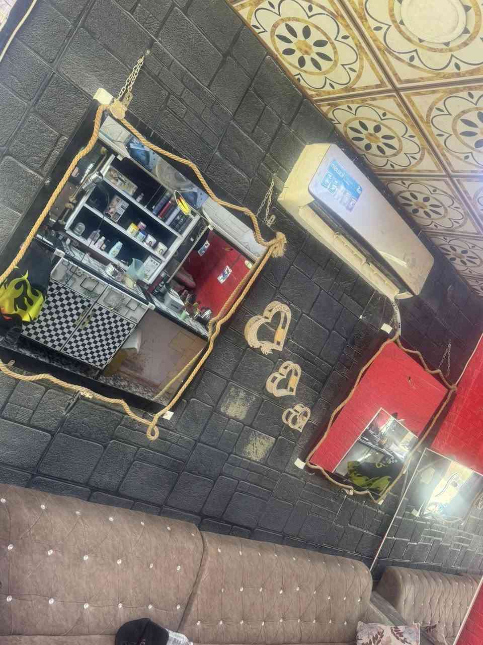 ميز حلاقه كامل للبيع ***********
الحمزه الغربي
