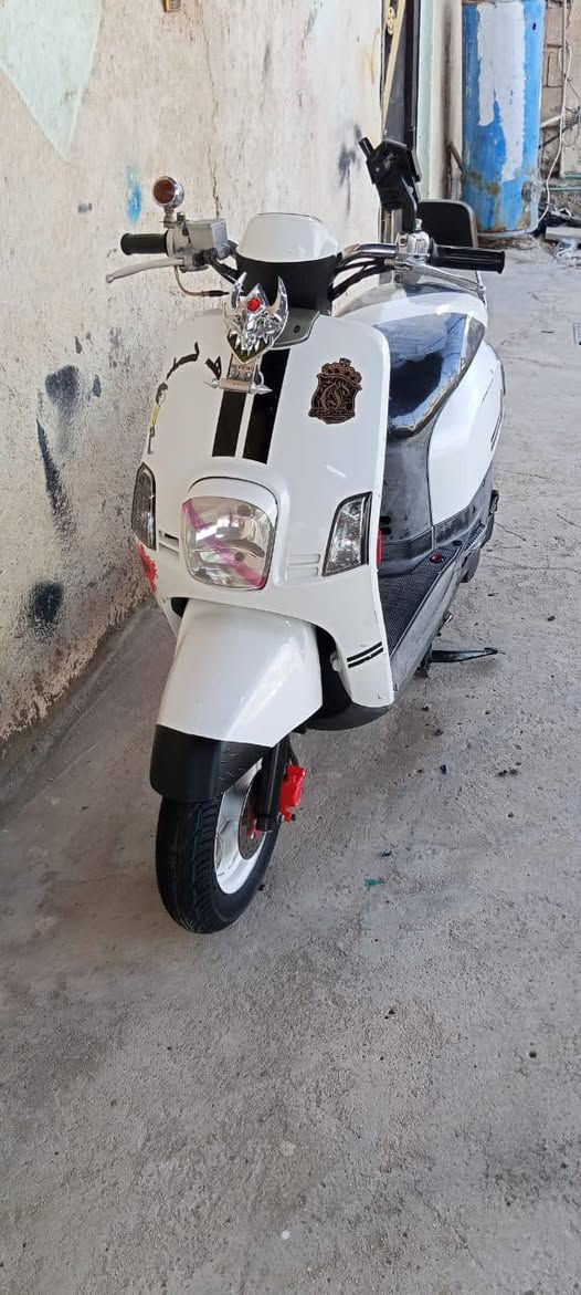 السلام عليكم اخوان دراجه بوليس للبيع مكفولة كفاله عامه نضافه فول مثل ما  بلصوره مامفتوح بيه برغي 🔩 دراجه شلعه حلوه 
 المكان طوريج ام روايه
 السعر 950 وبيه مجال الشراي يتصل وبي خير ويدلل  ***********
