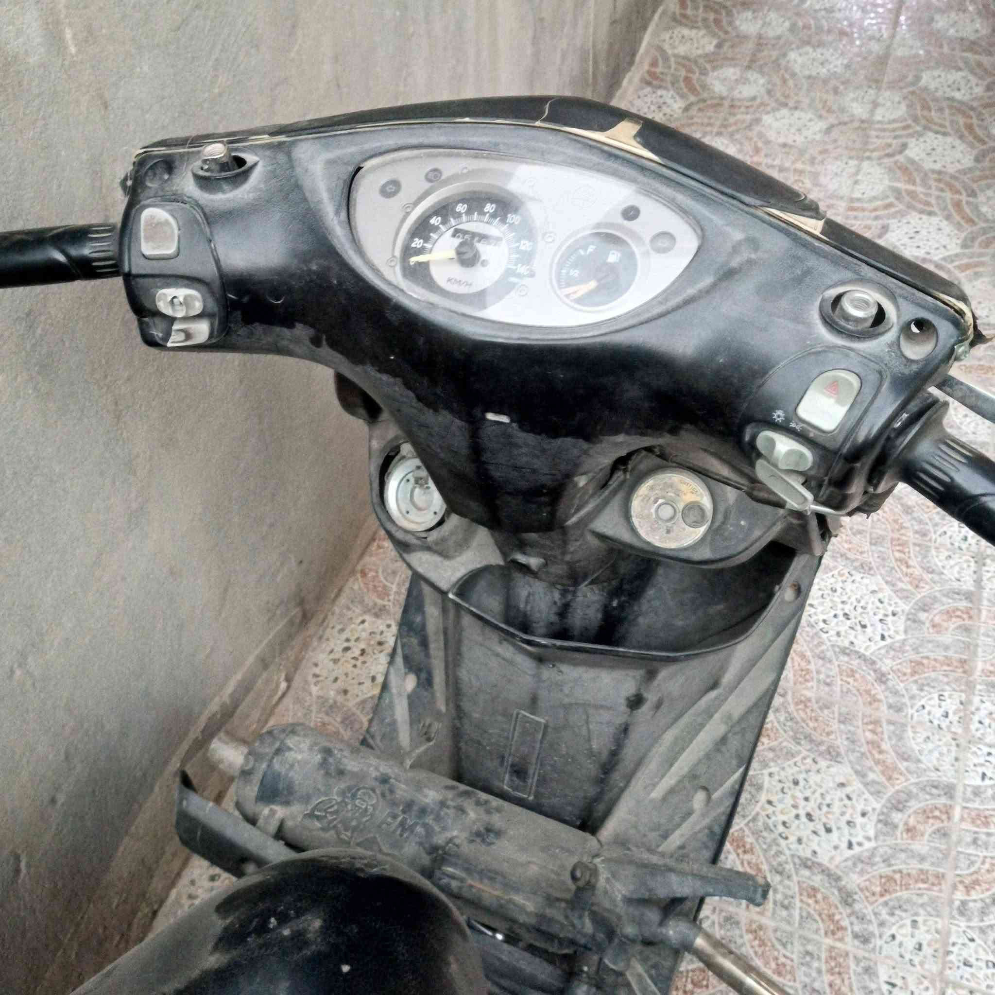 سلام عليكم دراجه للبيع بيه عطل بوشه بستم مزوده كلجات رياضي سلف رياضي صلنصه رياضي سعر 200 بيهم مجال.... واتساب ***********
