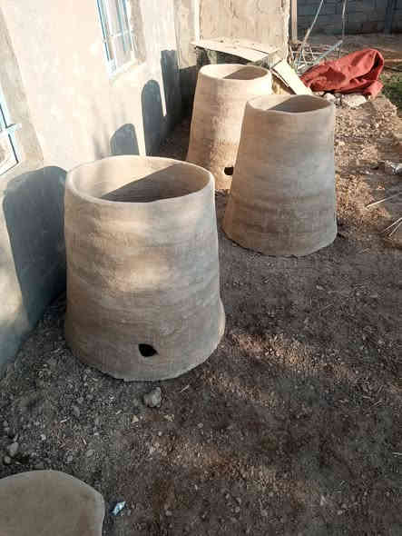 السلام عليكم شباب تنانير طين للبيع اي واحد يريد يتصل على هذا رقم التليفون توصيل موجود ***********
