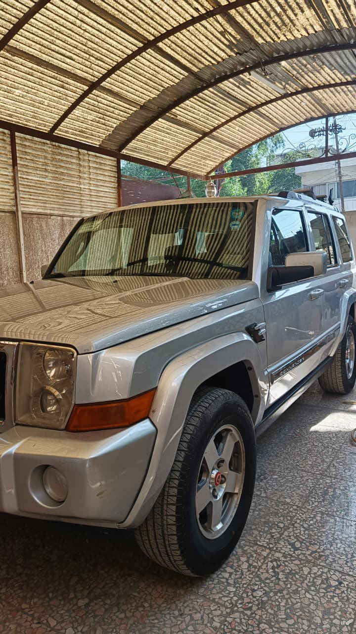 السلام عليكم
جيب كوماندر ٢٠١٠ خليجي 
صبغ صفحة فقط جمالية 
رقم دولي اب اسمي مكاني بغداد الجديدة 
غرفة جديدة جلد نضيفة جدا 
عليهة زوج عدسات ب ٢٠٠ الف
صدر جديد ضهر جديد تايرات جديدة
التبريد نقص غاز فقط
مكينة خير من الله 
السيارة كاملة مكملة ما تصرف عليهة ربع دينار 
السونار مرفق في المنشور 
السعر 115 ورقة
مكاني بغداد الجديدة 
***********
