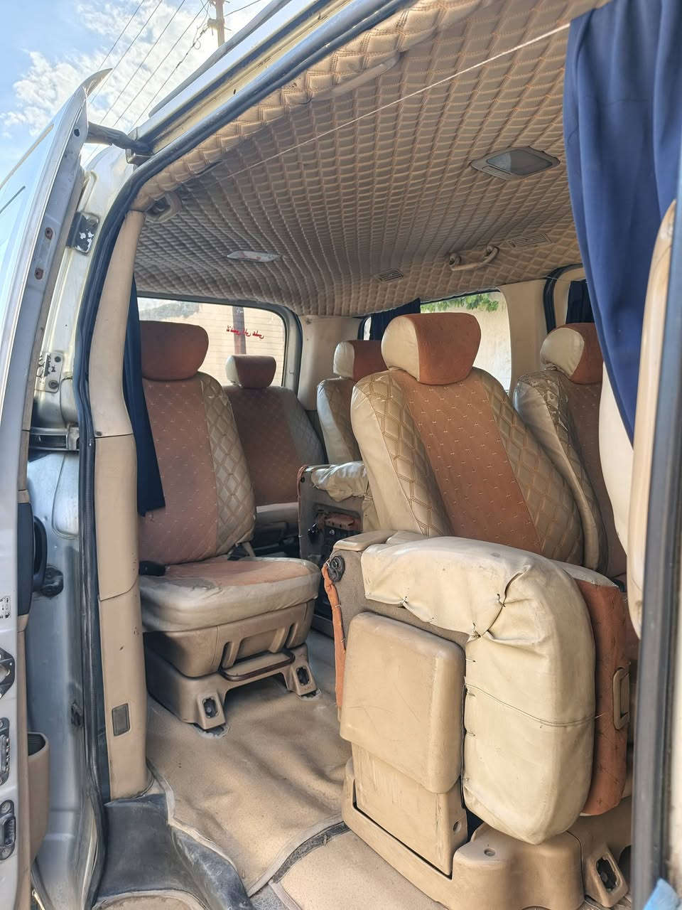 ستاركس 2009 مفتوح بيها تبديل جنطه وباب سلايت واحد وموجود الباب لليريده بصره مشروع وطني ***********
