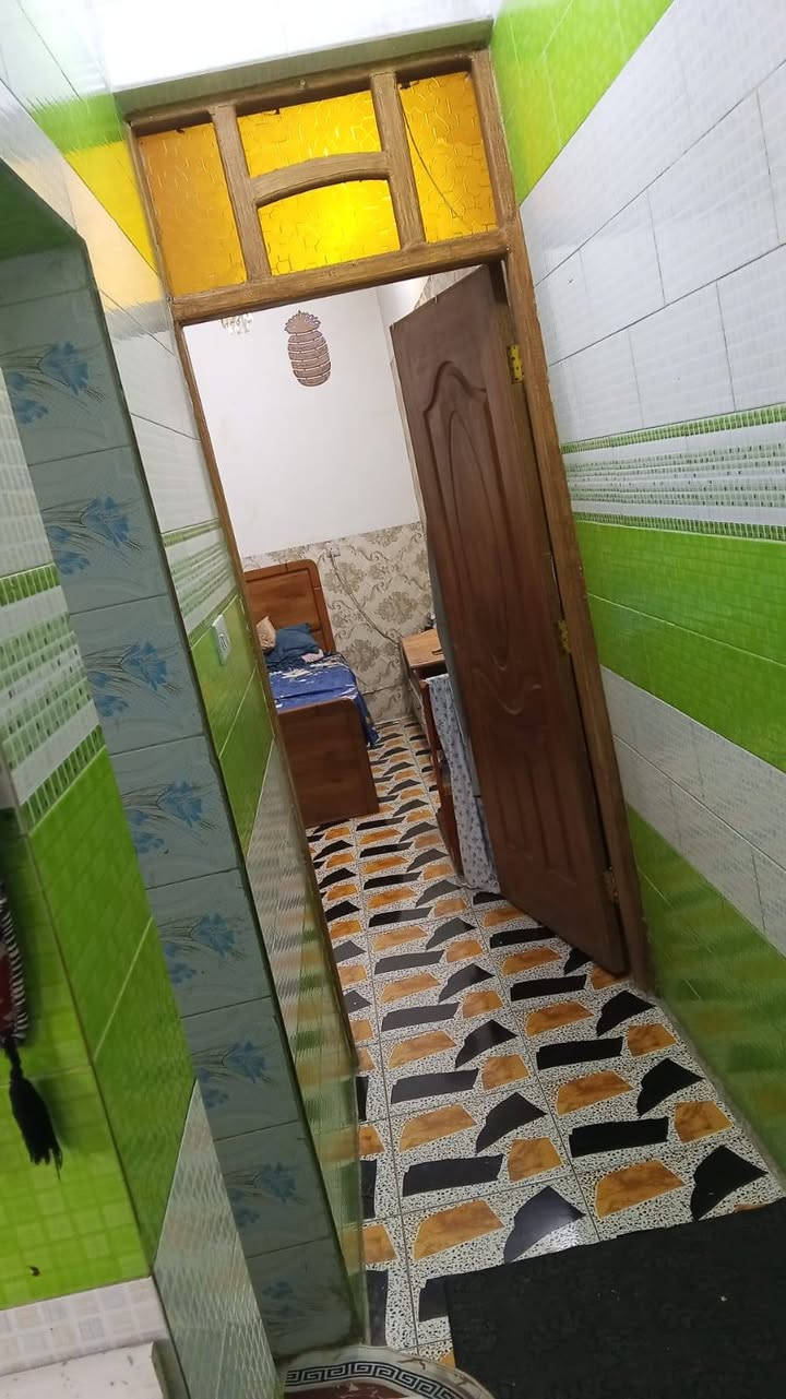 اعلان : عقار للبيع ( طابو ملك صرف   في الزعفرانيه 

🔸 موقع العقار :  شارع المعهد خلف مجمع الخليج 

قرب تاج المعارك 

شارع شارع مقرنص عريض موقع مميز 

🔸 مساحة العقار : ( 100) متر واجهيه (5) نزال (20)

🔸 جنس العقار : طابو ملك صرف  بناء جديد 

طابق ونص 

🏗 يحتوي على   ستقبال مطبخ صاله غرفه نوم صحيات
منور 
🏕 طابق ثاني غرفه وبيتونه مع الصطح يحقلك تبني غرفه بعد

الفيدو في التعليق 
__
♦️ للاستفسار يرجى  الاتصال او مراجعه 

مكتب الاماكن للعقارات . ***********
