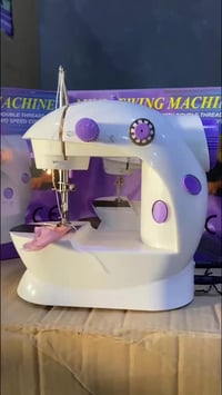 مكينة خياطة • محمولة