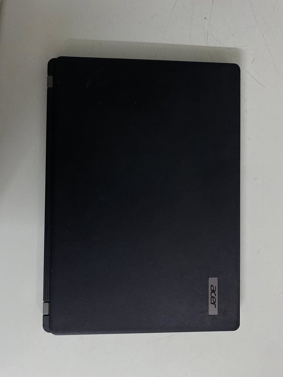 السلام عليكم
لابتوب مستخدم قليل صارلي ٤ اشهر من اشتريته على مود بحث التخرج

Acer TravelMate P214
💻 Intel Core i5-10210U (الجيل العاشر)
⚡ 4 Cores / 8 Threads
🚀 سرعة تصل لحد 4.2GHz Turbo

🧠 RAM: 8GB DDR4
🚀 SSD: 256GB NVMe

🎮 كارت شاشة داخلي Intel UHD Graphics

🖥️ شاشة 14 إنج Full HD 1920×1080
⌨️ كيبورد عربي + إنكليزي
👆 بصمة إصبع

🔋 بطارية جيدة
🌐 Wi-Fi + Bluetooth
🎤 كاميرا + مايك
🔌 منافذ كاملة:
USB / HDMI / VGA / LAN / USB-C
السعر :375 الف 
يوجد خدمه توصيل


**إذا كنت صاحب هذا الإعلان وتريد حذفه لأي سبب، رجاءا أرسل رسالة إلى الدعم الفني**