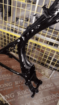 سلام عليكم شاصي اصلي مديل 17 للبيع 375 رقم بس واتساب بي ***********
