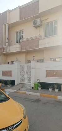 بيت للبيع مساحة 100متر مربعة بناء درجة اولى كونكريت مسلح حي الجامعة 07...