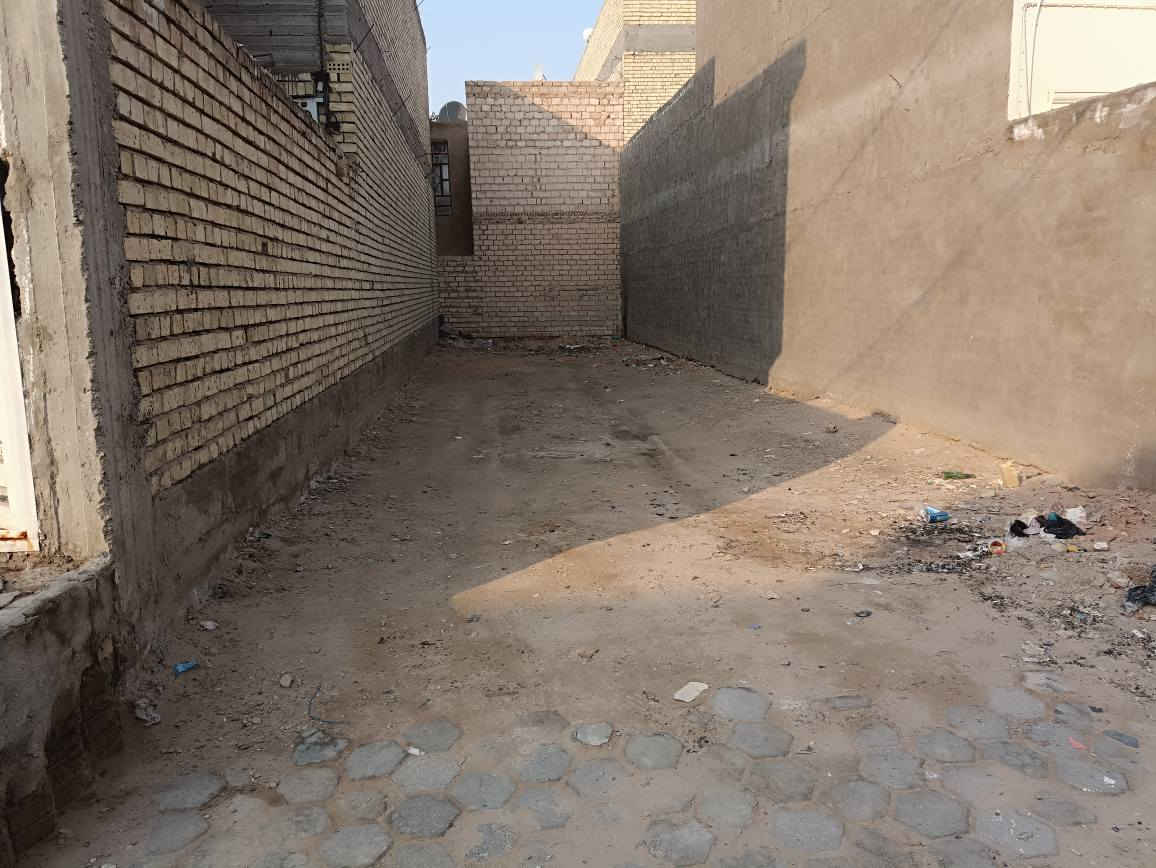سلام عليكم عرصه 100 متر 5*20 كذلك البيت
طابقين  شارع 15 في حي ابو طالب مقابل مجمع القضاة للاسفسار اتصال او واتساب على الرقم *********** النجف, العراق
