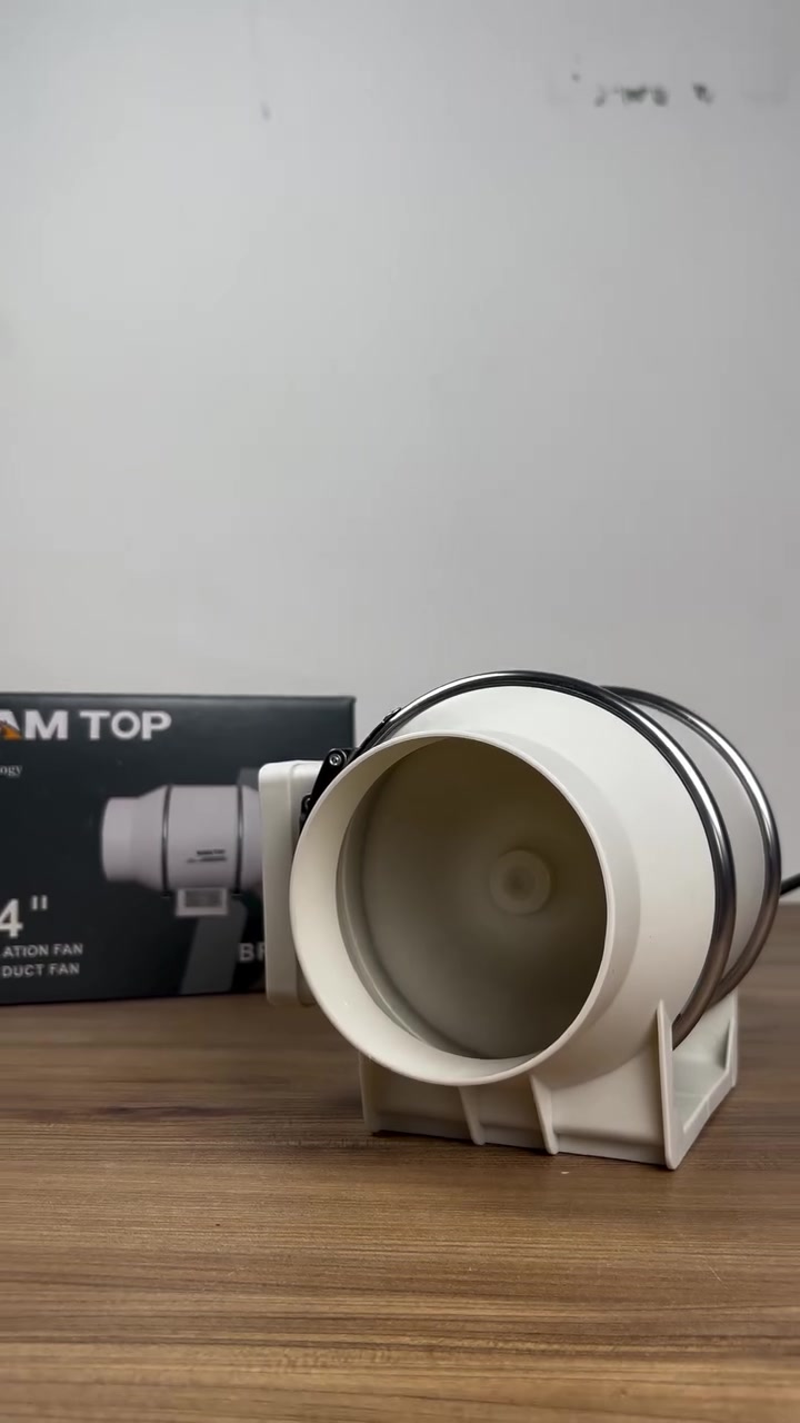 ساحبة هواء صاروخية ماك توب MAM TOP – 4 إنج (Inline Duct Fan)

الاستخدامات

سحب وطرد الهواء من الحمّامات والمطابخ.

تحسين التهوية داخل الغرف، المخازن، والورش.

تقليل الرطوبة والروائح والدخان.

مناسبة لأنظمة مجاري الهواء (الدكت) بقطر 4 إنج.

تُستخدم في البيوت، المحلات، والمكاتب.

المميزات

قطر 4 إنج (100 ملم)– متوافقة مع دكت التهوية القياسي.

قدرة كهربائية: 40 واط.

الجهد الكهربائي: AC 220V – 5060Hz.

تدفق هواء قوي: حوالي 310 م³ساعة.

ضغط هواء: 180 باسكال.

مستوى ضجيج منخفض: تقريبًا 34 ديسيبل.

سرعة دوران: 2600 دورةدقيقة.

تصميم صاروخي داخلي لرفع كفاءة السحب.

استهلاك طاقة منخفض مع أداء ثابت.

جسم بلاستيك متين مقاوم للرطوبة.

مزوّدة بحامل تثبيت معدني لسهولة التركيب.

سهلة الفك والتنظيف حسب دليل الاستخدام.

تشغيل هادئ مناسب للاستخدام المنزلي.

محتويات الصندوق

ساحبة هواء صاروخية MAM TOP مقاس 4 إنج.

قاعدة تثبيت معدنية مع براغي.

دليل الاستخدام.

الملاحظات

طول السلك: 70 سم.

قياس الكارتون:

- الطول: 23 سم
- العرض: 17.5 سم
- الارتفاع: 15.5 سم

يُفضّل فصل الكهرباء قبل التركيب أو الصيانة.

يُنصح بتنظيف المروحة دوريًا للحفاظ على الأداء.
السعر 30


**إذا كنت صاحب هذا الإعلان وتريد حذفه لأي سبب، رجاءا أرسل رسالة إلى الدعم الفني**