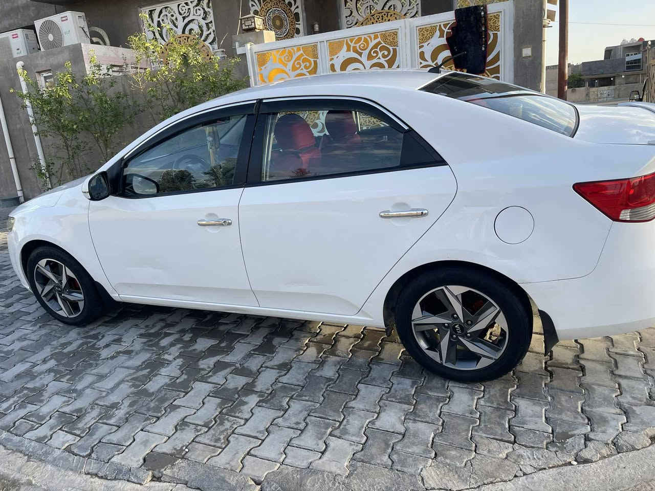 سلام عليكم سيراتو ٢٠١١
***********  هاذا رقم صاحب السياره ***********
رجائن لما يشتري لا يخابر ولا يعامل 
أني مكلف بل نشر
سياره كامل مواصفات شفتات ستيرن اشاره بل مري
سياره بدون صبغ بس بارد بيه موجود بل فيديو
