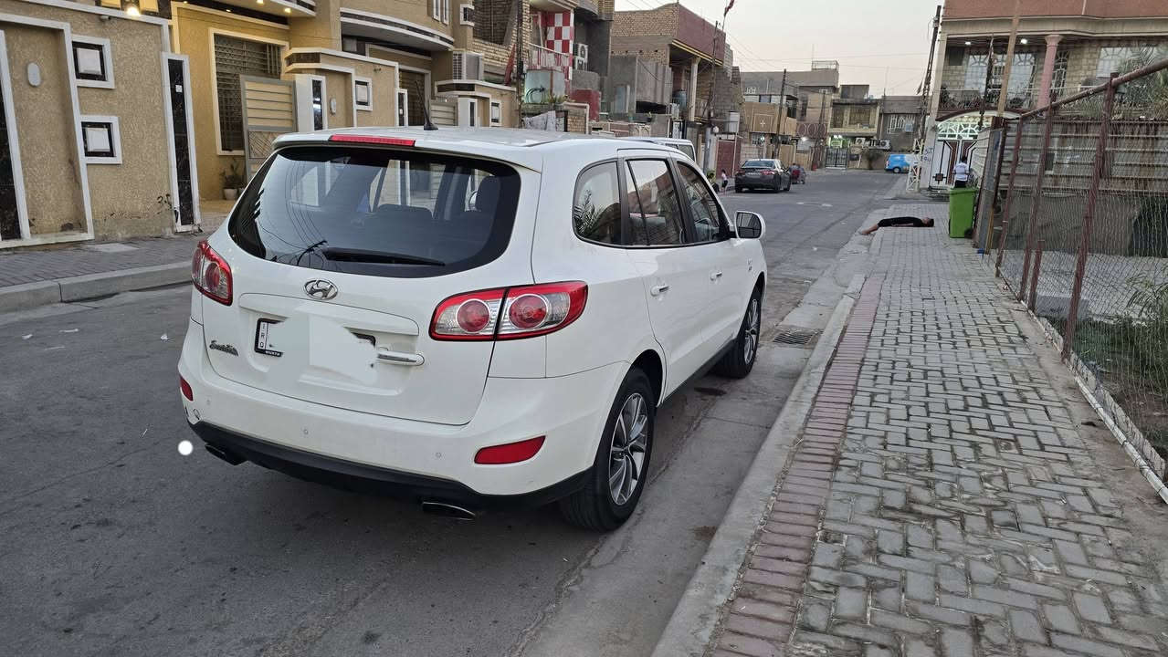 بعد اذن الادمن سنتافي ٢٠١١  رقم بغداد اصوليه باسمي تحويل ثاني يوم ماشية ٢٠٠الف بيها كصه بجم محرك كاز تخم تاير صدر جديد كهربايئات كامله تحكم  حساسات نظام ايكو اقتصادي  السعر ١١٧ ورقة للاستفسار الاتصال على *********** مكان السيارة بغداد
