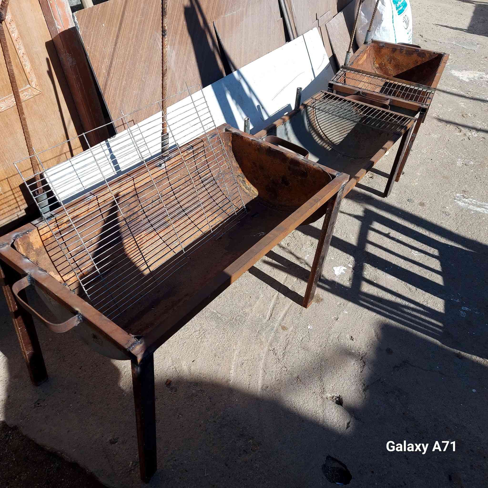 مناقل شوي للبيع المنقله ب ٣٠ ***********
