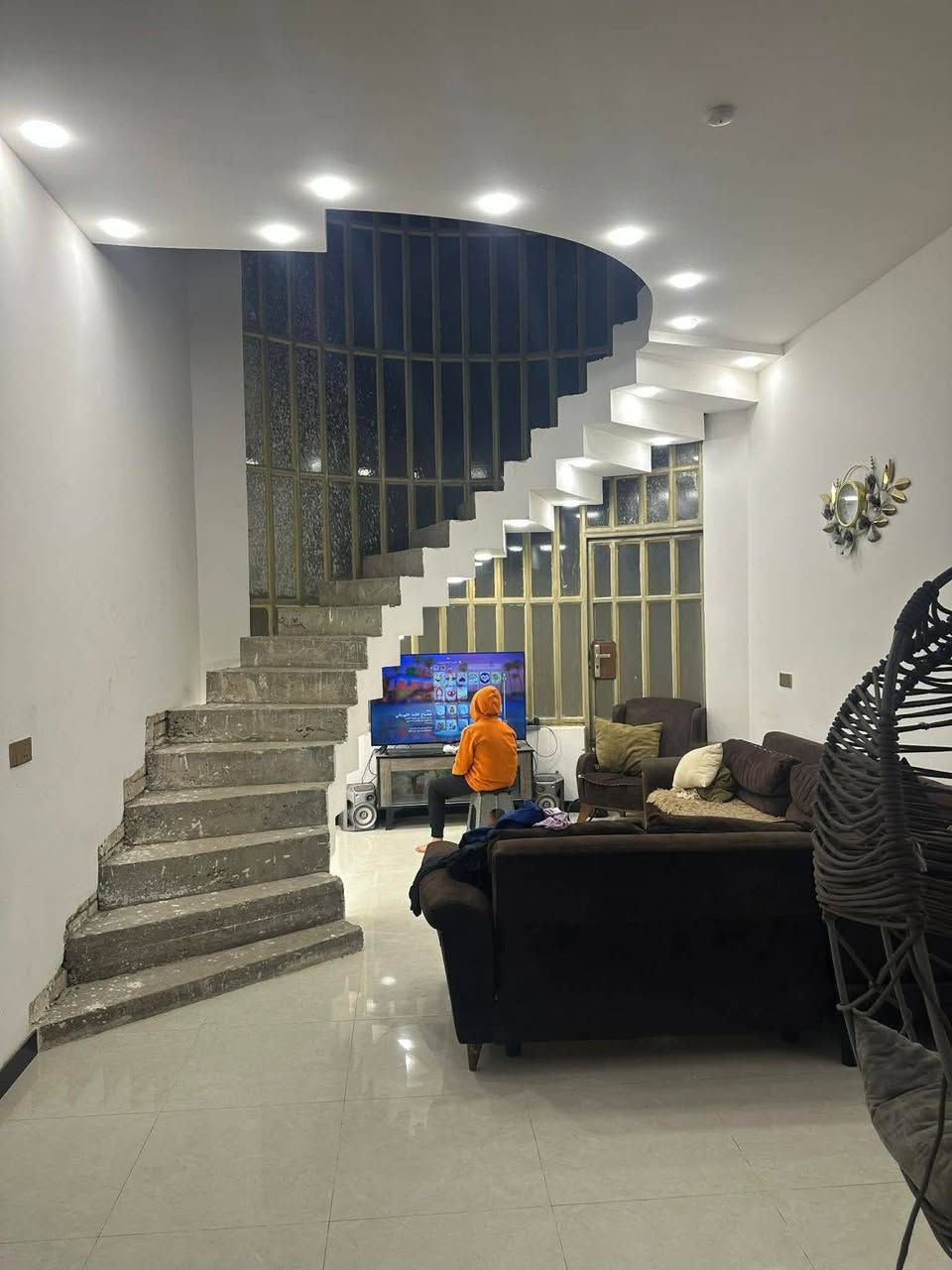 300 متر  دار للبيع زراعي سند 25 جبهه 15 متر طابق واحد يحتوي غرفتين نوم وصاله ومطبخ وحولي وخدمات وحديقه داخليه وحديقه خارجيه وكراج سبالت وكاميرات مع المنزل كهرباء 3فيز جدران سيراميك الواح للسقف درج مرمر السعر المطلوب 220 للمزيد من المعلومات الاتصال رقم واتساب***********
***********
