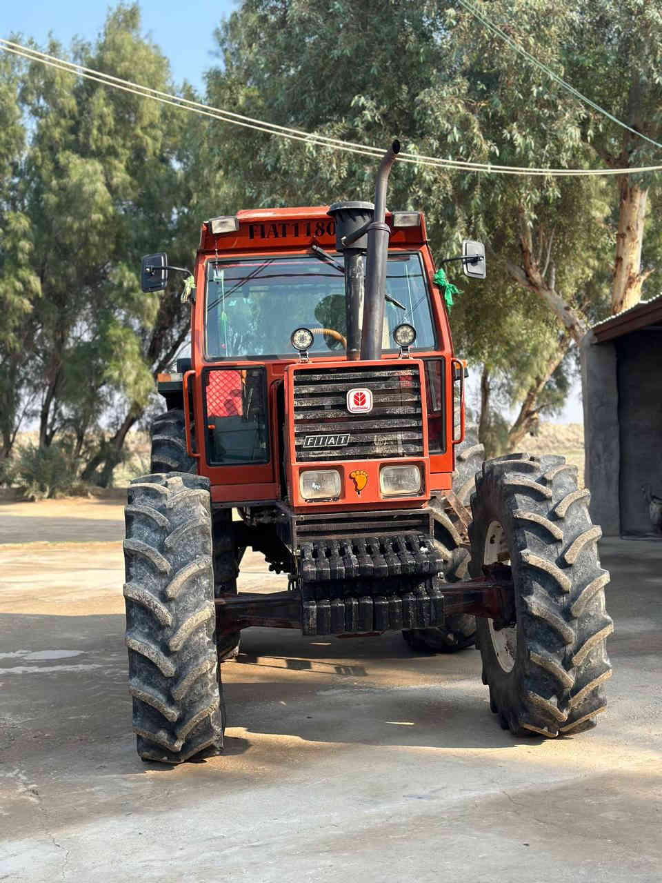 السلام عليكم:  فيات حجم 1180 موديل 2010كير ومكينه 140 تخم تاير دوشمة كامله  تبريد شغال رقم واسط الماني بسمي 
تحويل ثاني يوم الأدوات (دسك+ فدان 16 + معدلان 5*3 متر + مرازه + عربانه + مرشه +باذره + كل الأدوات مستخدمة موسم واحد فقط) 
البيع مع الأدوات او بعمرها 
العنوان : واسط قضاء الحي 
***********
***********
