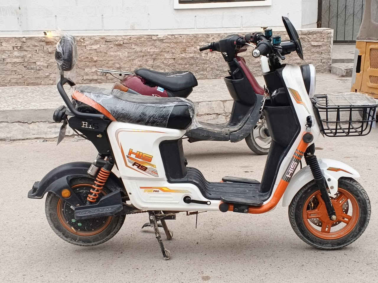 سلام عليكم دراجه مرتبه صارلي شهرين 3 مطلعه من الوكاله نضيفه بطارياته 32 امبير ملفه 2000 سرعه 80 حقيقي نضام رجوع خلف R بي سماعات هورن عالي سويجن وبصمتين ويه شاحنته الاصليه وجهاز الحمايه هديه مرتبه ونضيفه صارت عليه اريده ب 450 وبيه مجال حك جيتك ماعندي توصيل مكاني بغداد الدوره حي اسيا قرب جامع الجميلي
متوفر واتساب ***********
