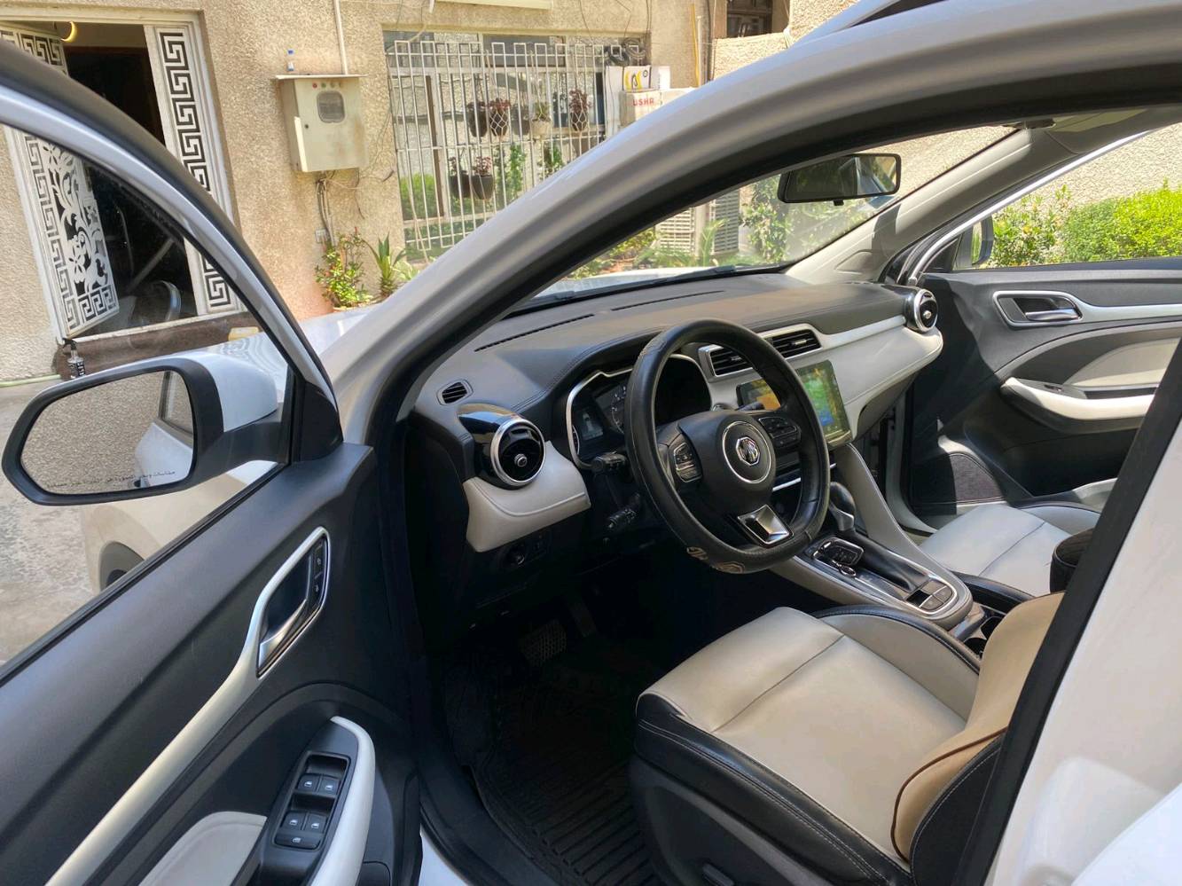 سيارة MG نوع ZS
موديل 2023 فول مواصفات 
تدفئة كشنات امامية
فلاشات امامية
بصمة عدد 2
ماشية اكثر من 35500
بانوراما 
مري ترحيب وشفط
بصمة ابواب وتشغيل
كامرات 360 درجة امامي وجانبي وخلفي
حساسات خلفية 
 كشنات جلد
كرسي سائق كهرباء
السعر ب19مليون و850
للاستفسار ***********