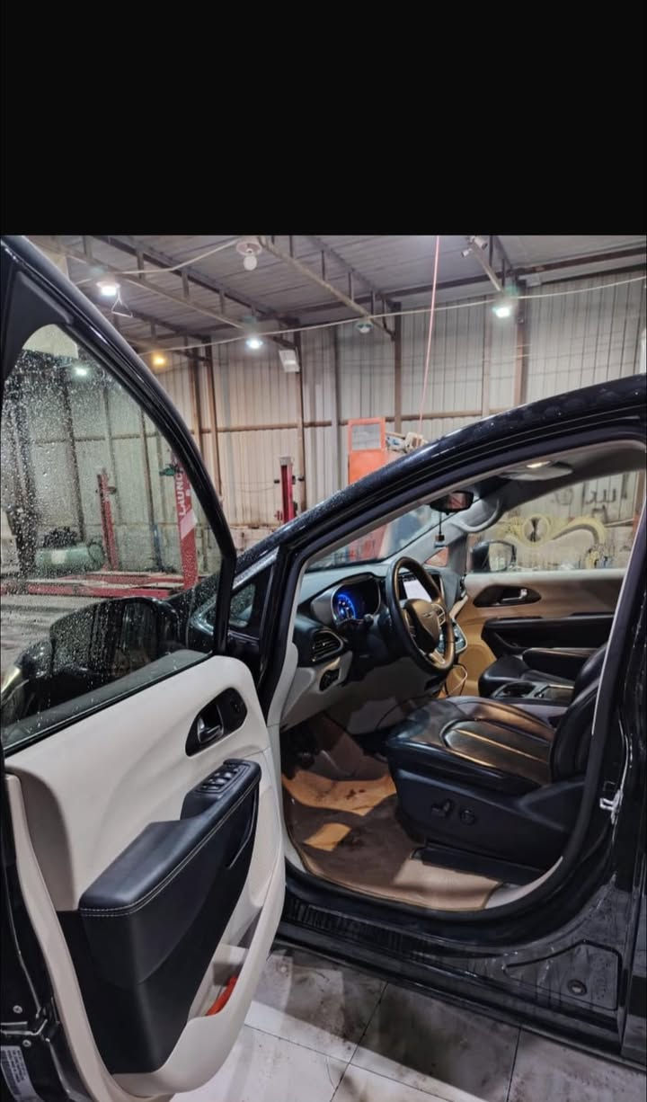 𝑪𝑯𝑹𝒀𝑺𝑳𝑬𝑹  𝑷𝑨𝑪𝑰𝑭𝑰𝑪𝑨 
موديل  2023 كفاله عامه
محرك ٦ سلندر 3.6
مواصفات 
بصمة
تشغيل عن بعد
كشنات جلد
كشن تدفئة
كشن كهربائي
ستيرن تدفئة
رادار امامي و خلفي و جانبي
بريك بصمة 
صندوق شفت 
لايت ليد زينون
شاشة كبيرة
برده ابواب
ابواب جانبي كهربائي 
ابواب بصمة
تحكمات ستيرن
بقية المواصفات معروفة
سيارة كفاله عامه
بجم كبس

سيارة موجود ذي قار
***********
السعر. 225
