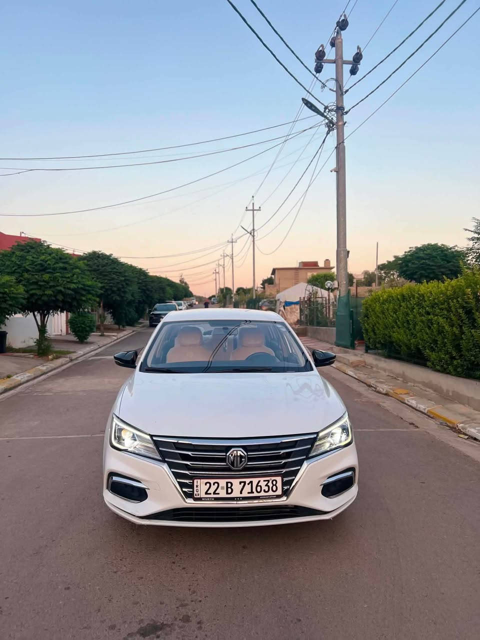 MG 5 2021 
کۆمفۆرد بەسمە تحدید سورعە فۆلیۆم ناو زەرد ٥٤٠٠٠ رۆیشتووە ئەوەندەی لە رەسمەکە دیاریم کردیە سبوغە بێ لێدان قۆپەکی گچکەی هەبووە چاککرایە رەسمی پێش سبوغ کردنم دانایە نرخی 90 مەجالەکی زۆر کەم 
*********** أربيل, العراق
