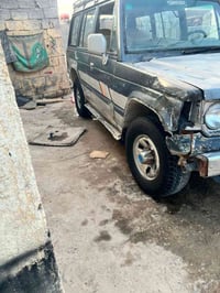 يا الله سلام عليكم باجيرو موديل 93رقم بصره الماني مكينه وكير ففتي جديد...
