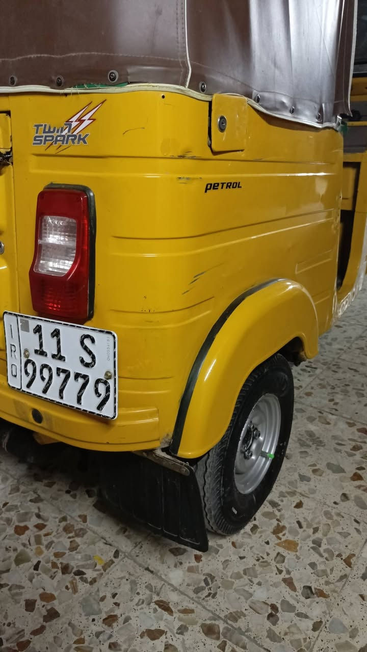 السلام عليكم تكتك للبيع مديل 19 شهر 12 رقم وسنويه ومابيه صبغ عده الدوس مكان مدينة الصدر رقمي ***********
