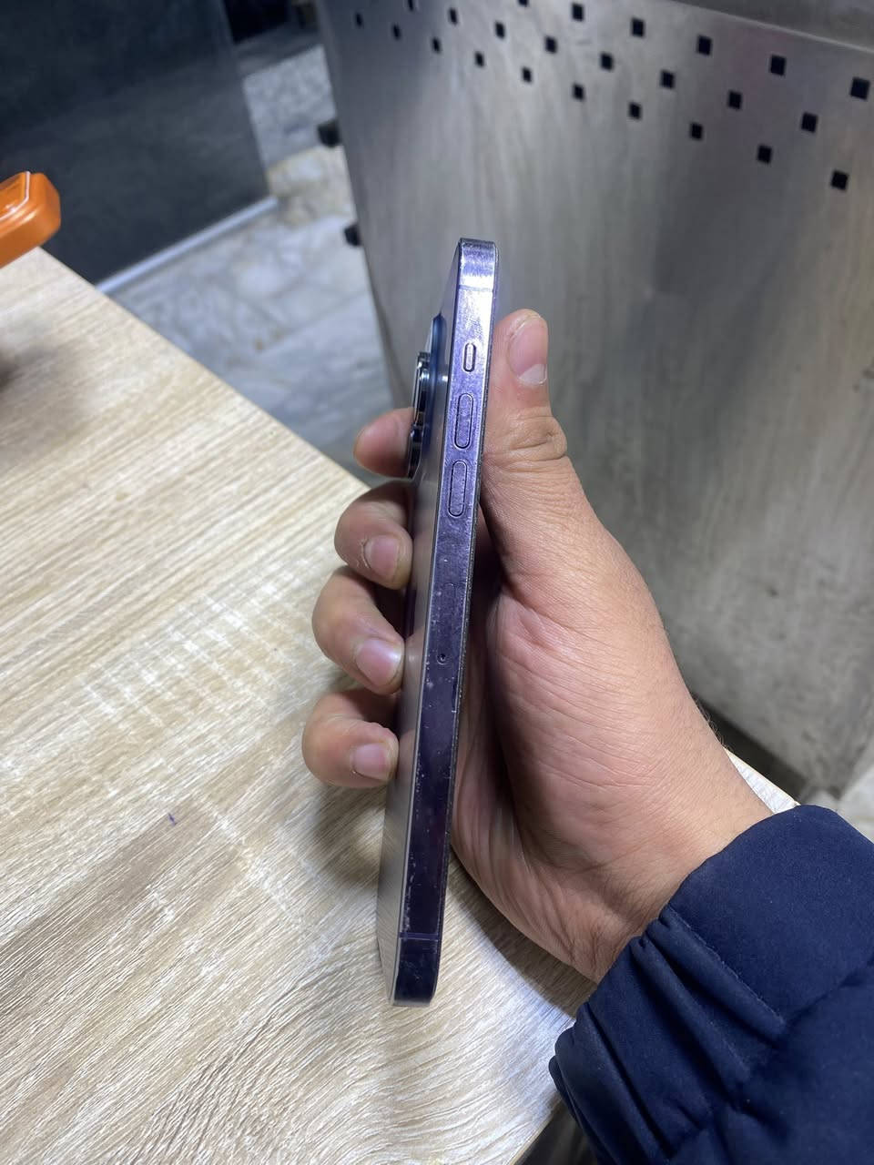 ايفون 14 برو ماكس للبيع جهاز لوك ماستر كارتونتة موجودة سعرة ٨٥٠ مكان بغداد ***********
