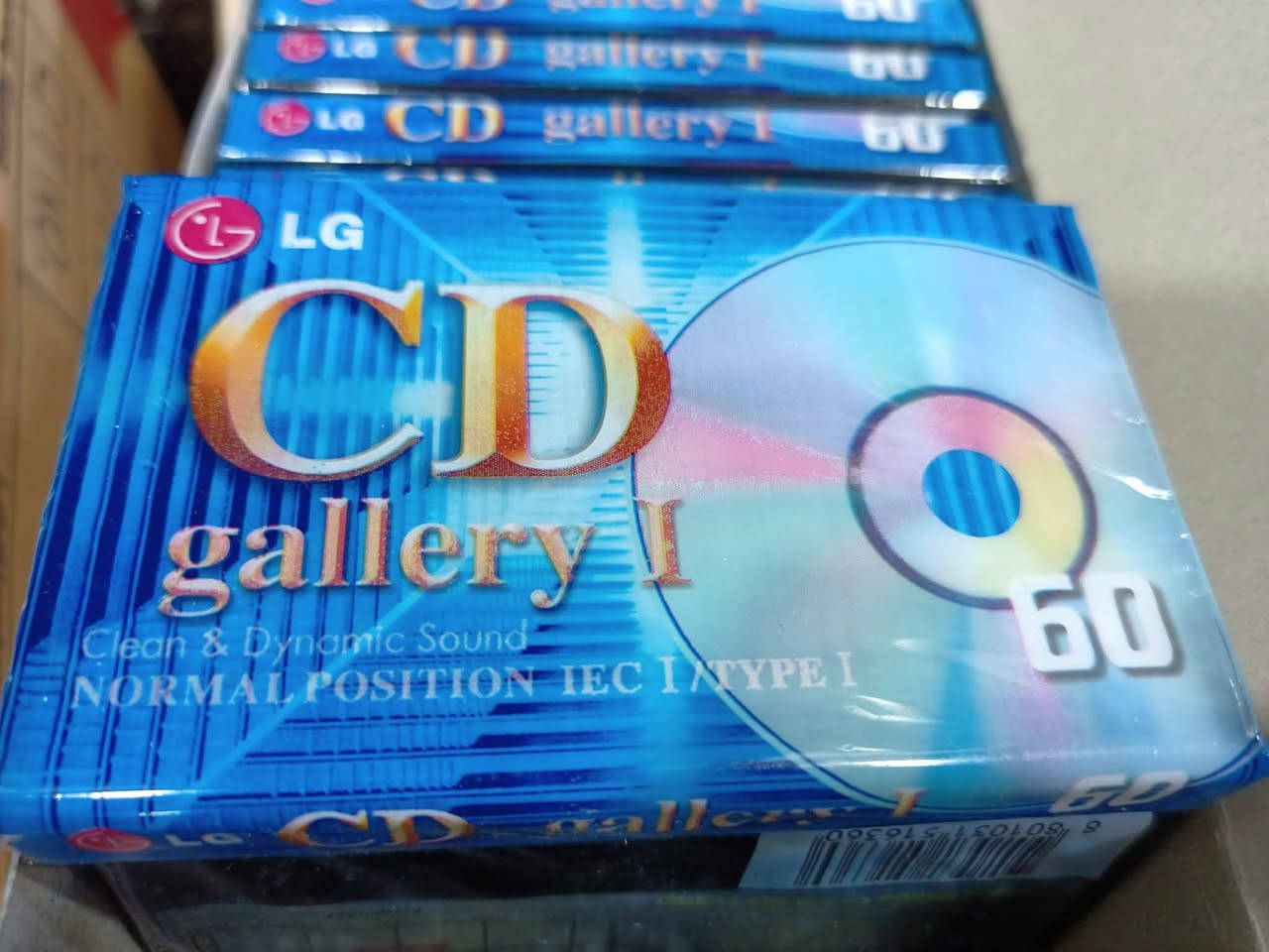 كاسيتات LG غير مستعمل محتوى فارغ جاهز للتسجل 9كراتين كل كارتون يحتوي 10 كاسيت يعني العدد الكلي 90 كاسيت سعر الكل 22الف يعني سعر قطعة 250دينار ***********
