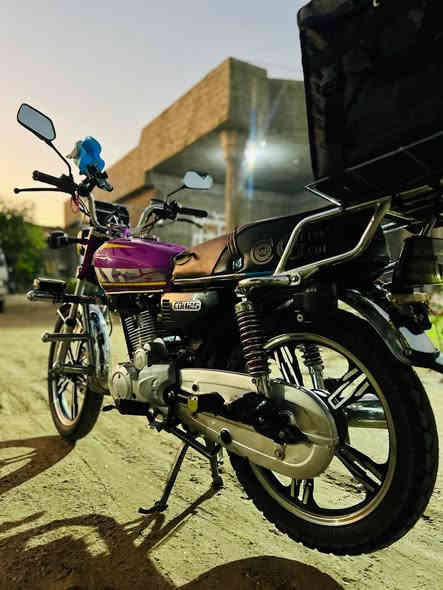 سلام عليكم دراجه سونك للبيع فقط موديل2023
محرك 150
كهربائياته كله شغاله
تشغيل 🔛 عند بعد
اوراق كامله الدراجه مابيها اي نقص 
وراقه كامله 
مكاني بغداد تاجي
  ‏‪/***********‬‏ ‏/‪***********‬‏  وتساب
السعر 650 وبيهه مجال
