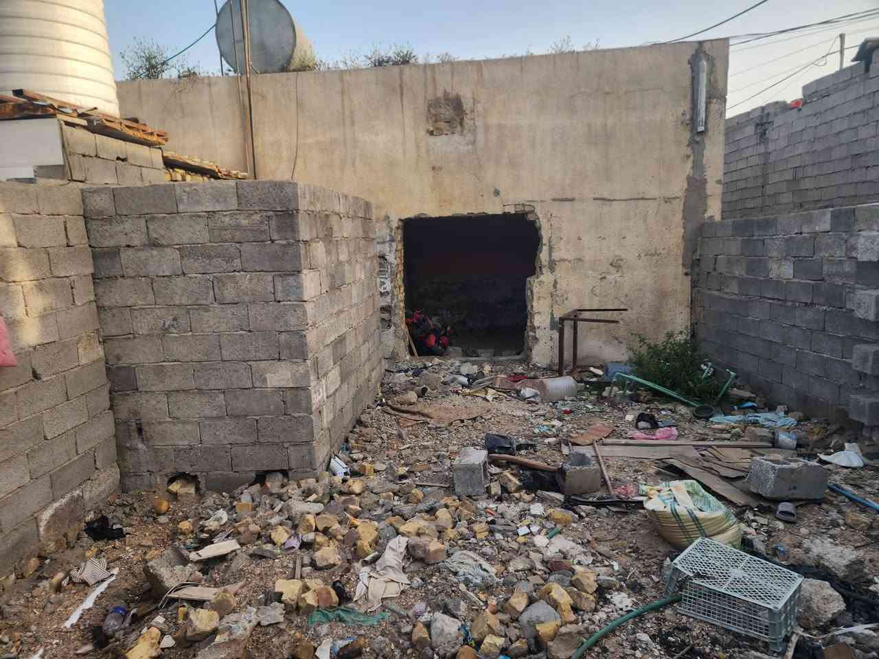 قطعه بيها بس غرفه صب مسلح  المساحه تقريبا 70 تبليط مجاري  الكهرباء المكان بغداد بحث العلمي قريب على حي النصر  السعر 13وبيها مجال


**إذا كنت صاحب هذا الإعلان وتريد حذفه لأي سبب، رجاءا أرسل رسالة إلى الدعم الفني**