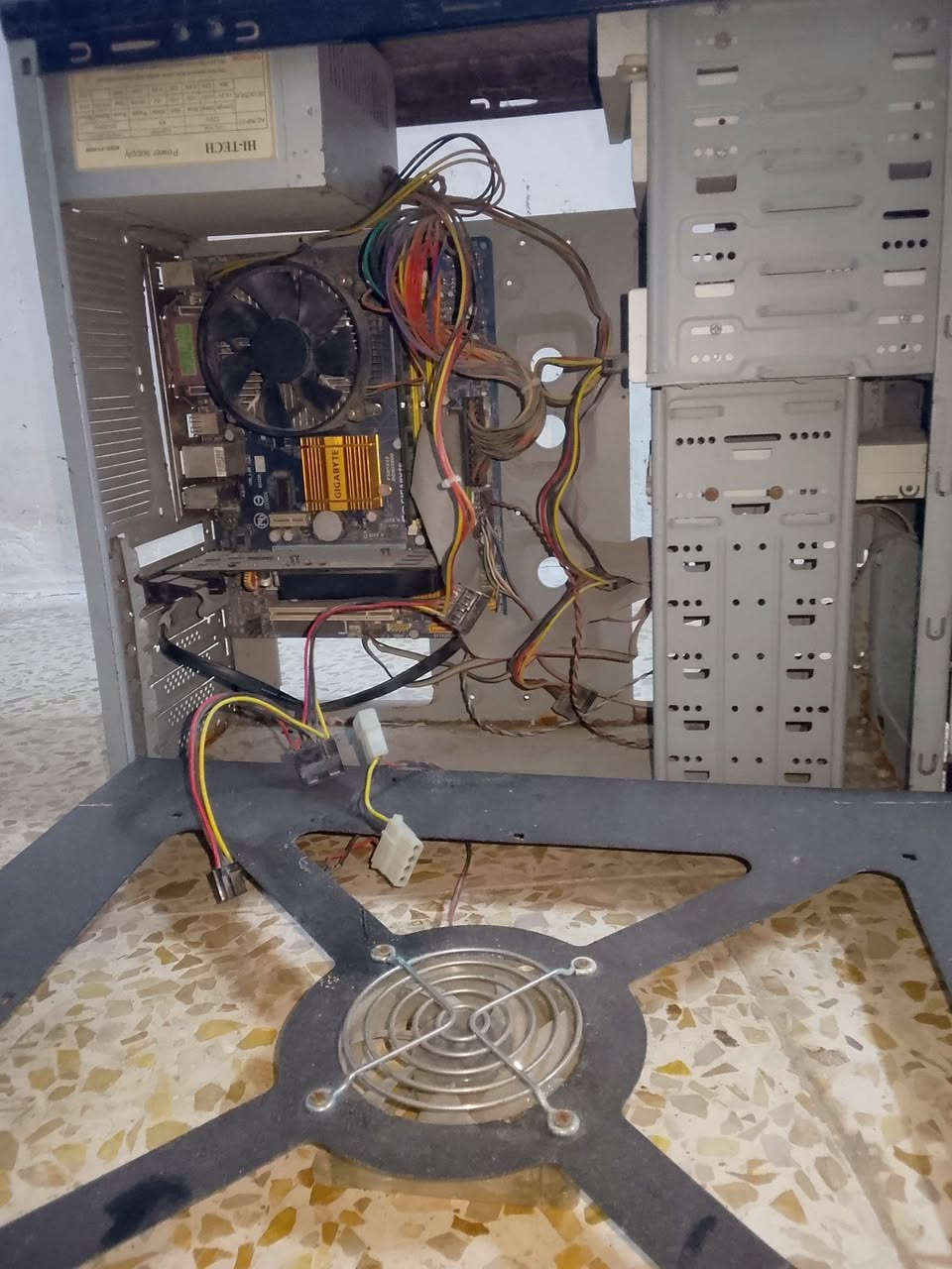 فحم ادفع سعر واخذ
وياها كرت شاشة خارجي نفيديا 2 كيكا


**إذا كنت صاحب هذا الإعلان وتريد حذفه لأي سبب، رجاءا أرسل رسالة إلى الدعم الفني**