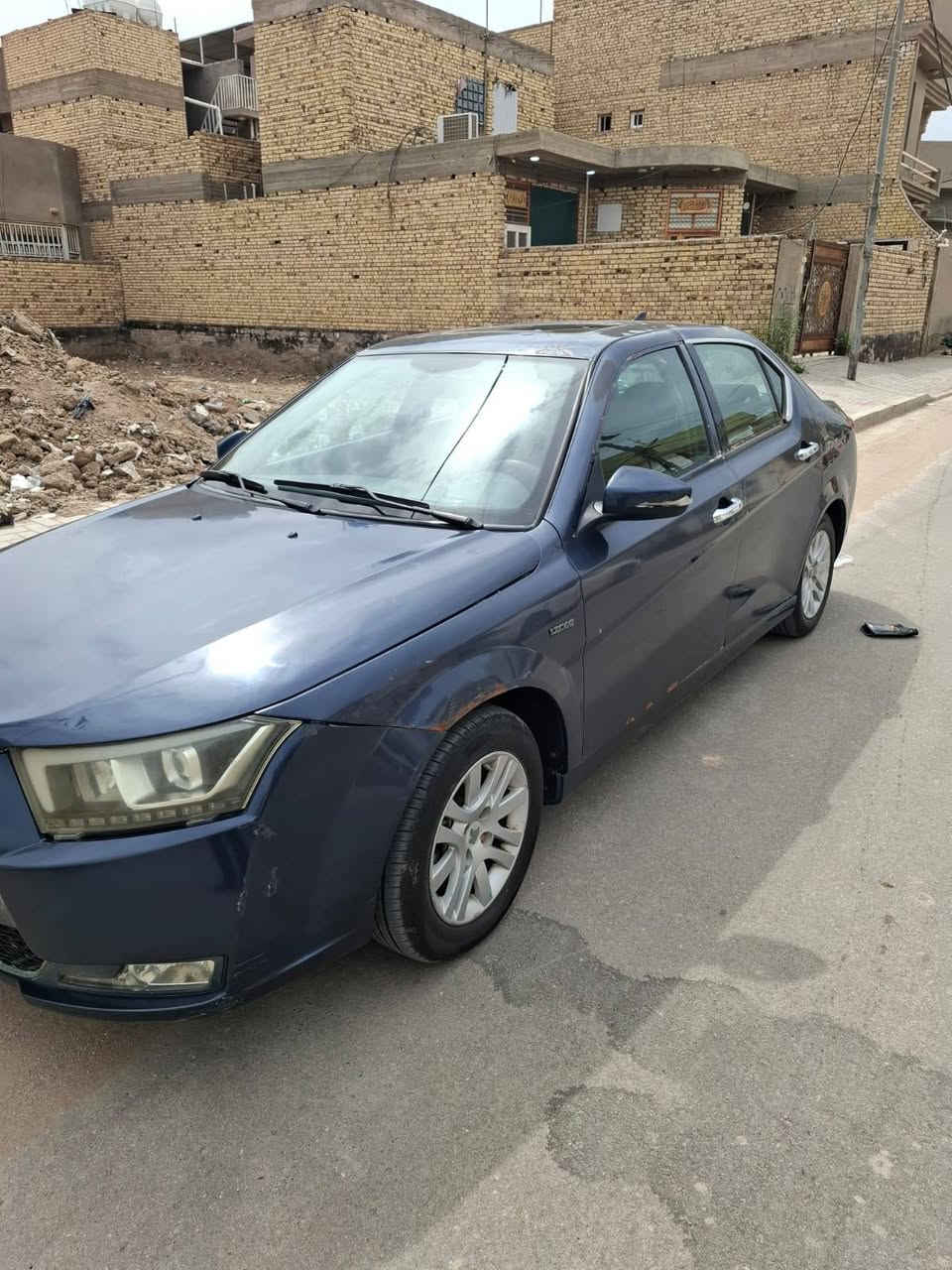 دنا للبيع موديل 2018 بيها حادث جهة السائق ومبدل باب السائق واللي خلفه... السيارة رقم قادسية... سعر 40.. للتواصل ***********
