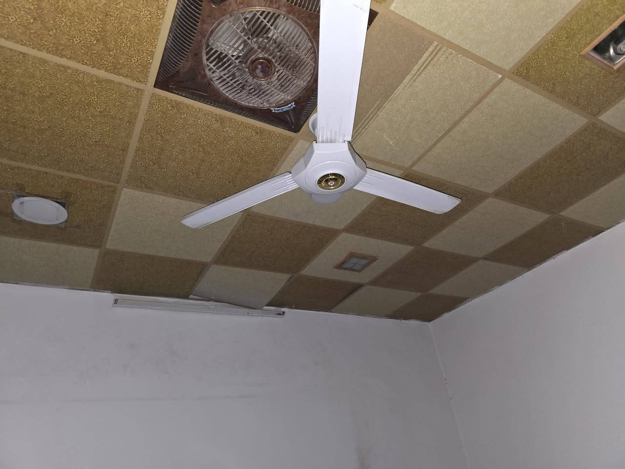 غراض بيت للبيع كامل كونتر سبالت تخم قنفات عساله اوفن ***********
