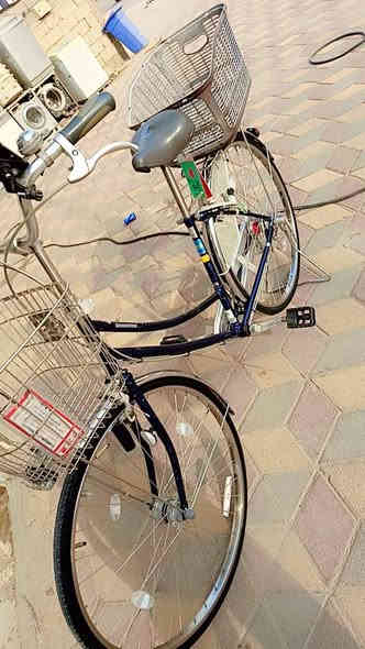 للبيع سعر ١٧٥ برجستون اصلي ياباني مختم حجم ٢٧ قفل مال يابان سكان وتاير خلفي سوه يقفلن جرس برجستون بلادي سله برجستون بلادي 
كير دفن طاقه مع لايت زنون جفايات يطبكن اصليات برجستون شركه بايسكل على وضع لبلادي كله وجديد ثقيل جدا . وياله ستيل
مكاني الصوفيه قرب مطعم قصر الابيض للتواصل خاص او هذ رقمي ***********
