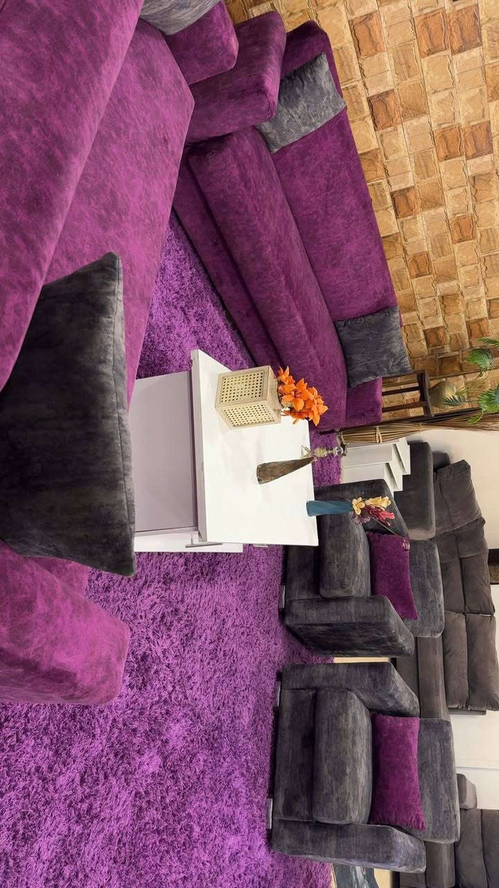طقم كنب صوفا بيد modern 🛋️ بمواصفات عالية جداً 💯
📍مكون من ثلاثيه 🛋️ عدد 2 و مفرد 💺عدد 2 🤍
📍نظام جكات لكامل القطع لتصبح كل قطعه عباره عن تخت 🛌 
📍 داخل كل قطعه Box للتخزين 📦
📍 مقاعد اسفنج ضغط عالي "مريح جدا" 🤍
📍خشب سويد 🪵 صلد 💛✨

📍 أستخدام بسيط جداً بوضع الوكاله ✨

 .


**إذا كنت صاحب هذا الإعلان وتريد حذفه لأي سبب، رجاءا أرسل رسالة إلى الدعم الفني**
