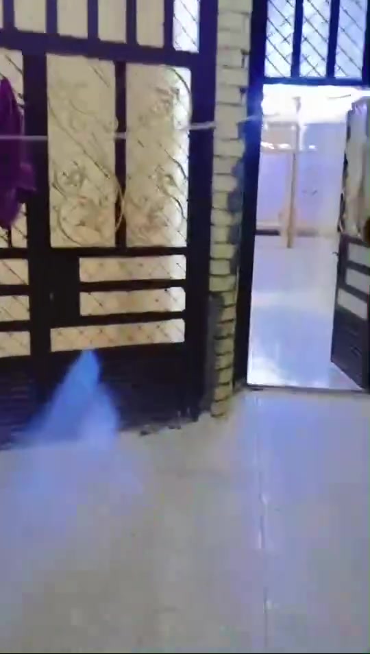 مشتمل لبيع 100متر منطقة النفط قرب دائرة المرور  بناء حديث قاطين الفوك هيكل بدون سقف 
مدخلين  صحيات خارج وداخل + استقبال + حلولي ومطبخ +مطبخ حار + غرفة + الطباق الثاني هيكل بدون سقف 
تحويل  ثاني يوم  السعر 85 قابل للتفاوض 
***********
