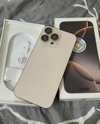 ١٦ برو ماكس ذاكرة ٢٥٦ بطاريه ٩٢ جهاز جداً نضيف شخط مابي على الفحص عربي...