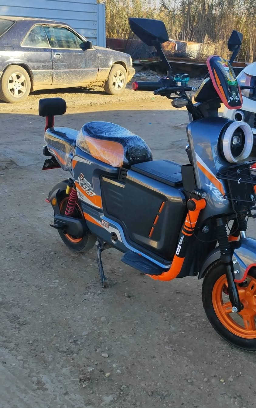 سلام عليكم 
دراجه x900
المواصفات.
1-بطاريات/Waliعدد5
2-لايت عالي+ناصي
2-نشرات خلفي امامي شغال
3-السرعه115مو حقيقي 
4-صندوك 
5-سويج 2
6-بطاريات نضيفه تقره 10عل فحص 
الدراجه نضيفه بل حقيقه تجي تشوفها 
رقم الهاتف***********
عنواني بغداد ابو غريب
