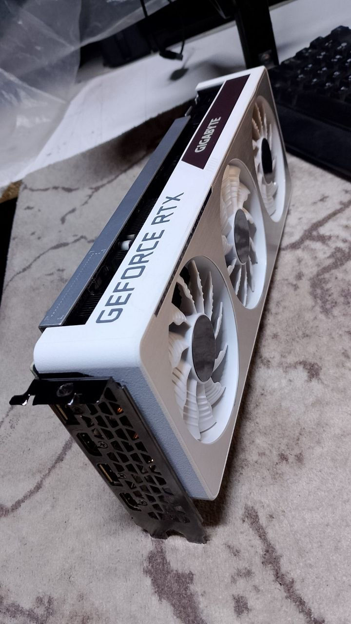 الموضوع: كرت شاشة RTX 3070 للبيع (على وضعه الحالي - لأصحاب الخبرة والصيانة)
السلام عليكم.. للبيع كرت شاشة RTX 3070 بحالته الحالية، موجه للفنيين المختصين أو لمن يحتاج قطع غيار أصلية.
تفاصيل الحالة:
الكرت كان متوقفاً عن العمل لفترة طويلة (مخزن).
من المحتمل جداً أن يكون قد تعرض للرطوبة خلال فترة التخزين.
عند التشغيل تظهر خطوط ملونة (Artifacts) على الشاشة.
النظام يقرأ الكرت مع وجود خطأ Code 43.
الكرت لم يفتح من قبل ولم تجرَ له أي عمليات صيانة أو تسخين.
البيع على وضع الكرت الحالي (كما هو موضح)، وهو فرصة جيدة لمن لديه الخبرة في التعامل مع أعطال الرطوبة أو يحتاج لمكونات الكرت (Parts).
المكان: (دهوك / دوميز) السعر: (أرسل سعرك على الخاص)
للتواصل، يرجى مراسلتي عبر الرسائل الخاصة.


**إذا كنت صاحب هذا الإعلان وتريد حذفه لأي سبب، رجاءا أرسل رسالة إلى الدعم الفني**