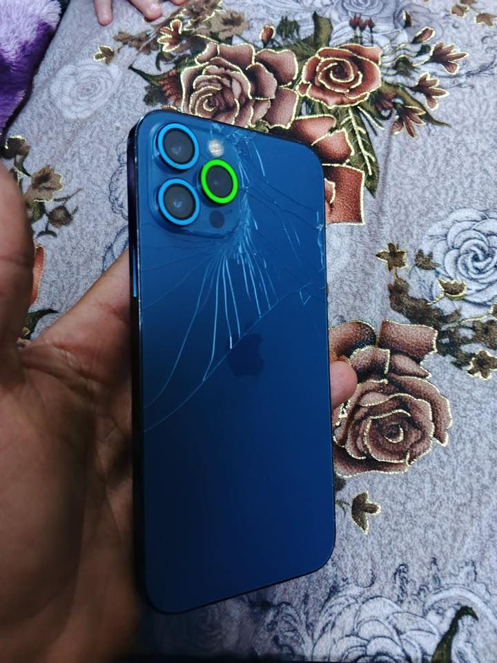 ايفون للبيع 12برو ماكس مامفتوح شرط  ذاكره 128 دبل سيم كارت نموذج م فيس اي دي  شغال بس ضهر مكسور  السعر 400 رجان الماشراي لايكسر  العنوان موصل الجانب الايسر حي النور قرب دانيه ماركت  الشراي الخاص مفتوح او عالرقم ***********
