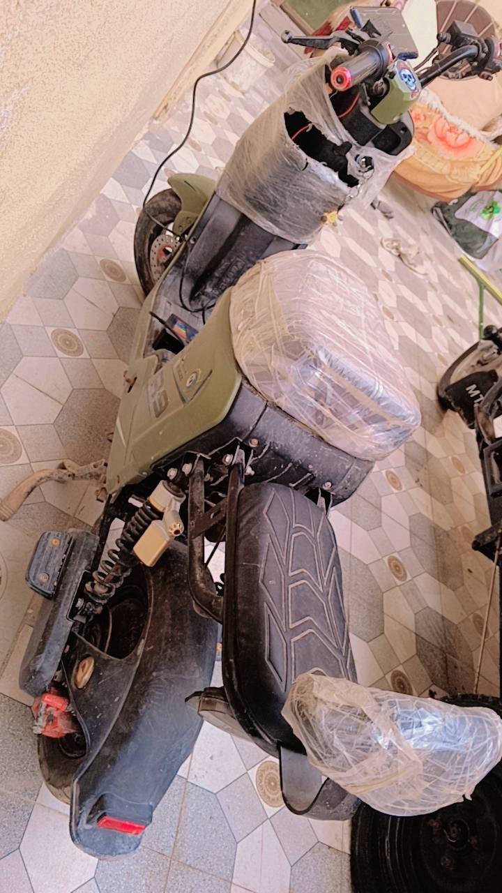 دراجه r9دراجه حلوه ونضيفه مزوده 4باتريات كبار فول مواصفات بريكات اماميً خلفي دبلات المكانً البصره ابي الخصيب  السعر ٣٥٠ وبيه مجال رقمي ***********
