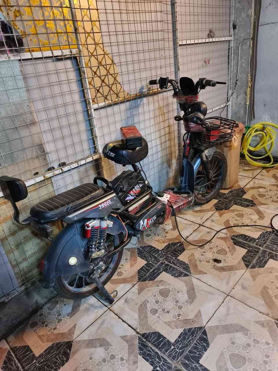 سلام عليكم دراجه شحن للبيع للبطاريه نص عمر غير البطاريه الدراجه كامل سماعه بلوتوث دبل اشاره لايتات بريكات خلفي امامي كله شغال الله شاهد الدراجه نضيفه والبطاريه نص عمر يعني تمشيك اربع اشهر خمسه وبدلهن الدراجه رايده 225 قفلها 200 رجان وبدون حراج المو شراي لايتعب روحه ويتعبني مكاني بغداد صليخ الرقم *********** وتساب فقط
