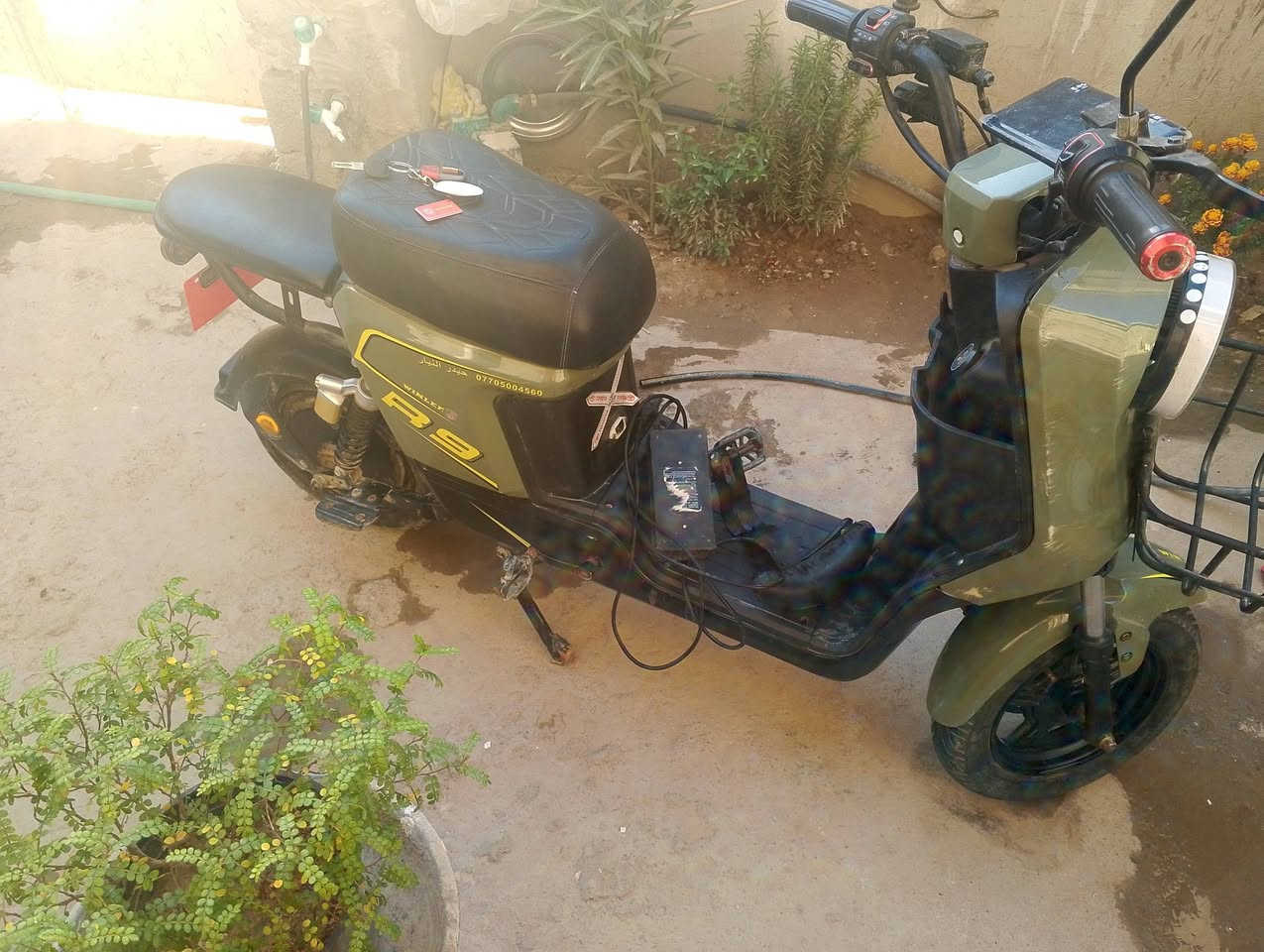 السلام عليكم دراجه للبيع R9 بعدهي جديده مابيها نواقص بطاريات جدد
سعر(375)وبيها مجال 
التواصل واتساب ***********
مكان بغداد جسر ديالى الجديد شارع سايد واحد
