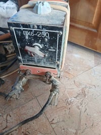 شلعه محل كامل بس تلحمه الرفوف خشب وحديد مكينه لحيم الصليه كتر قطع  سند...