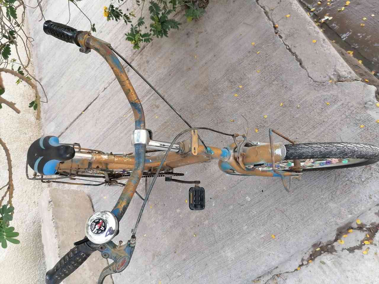 السلام عليكم باسكل للبيع حجم ٢٠كامل من بريكات وتايرات وجوابه باسكل جاهز سعر٤٠ مكاني الاثورين الدوره ***********
