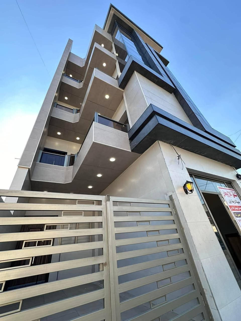 اللهم صلي على محمد وال محمد 🌹❤️
المطور الأول في الكرادة.. ✅

الريادة في التنفيذ والإتقان في إدارة الأملاك."

فخورون بإدارة أكثر من 210 مبنى بكل ثقة وإتقان

___________________________________

مبنى رقم 55 

شقق الايجار حديثه درجى اولى غير مسكونه زيرو 

اخر قعطه في مبنى رقم 55 

بسعار مناسبه جدا 

حديثه درجة اولى Vip

كرادة شارع 42 قرب مطعم بتهوفن 

مساحه 170 م 

غرفتين وصاله مساحه كبيره مع حمام عدد 2 مع ملحقاتها  

مصعد 24 ساعه ✔️

نفتح الآن باب الحجز للمشاريع قيد الإنجاز 🏗️

الاستفسار الاتصال على الارقام التاليه 

المهندس مهيمن اللامي 🫶

☎️***********

☎️***********

☎️***********
