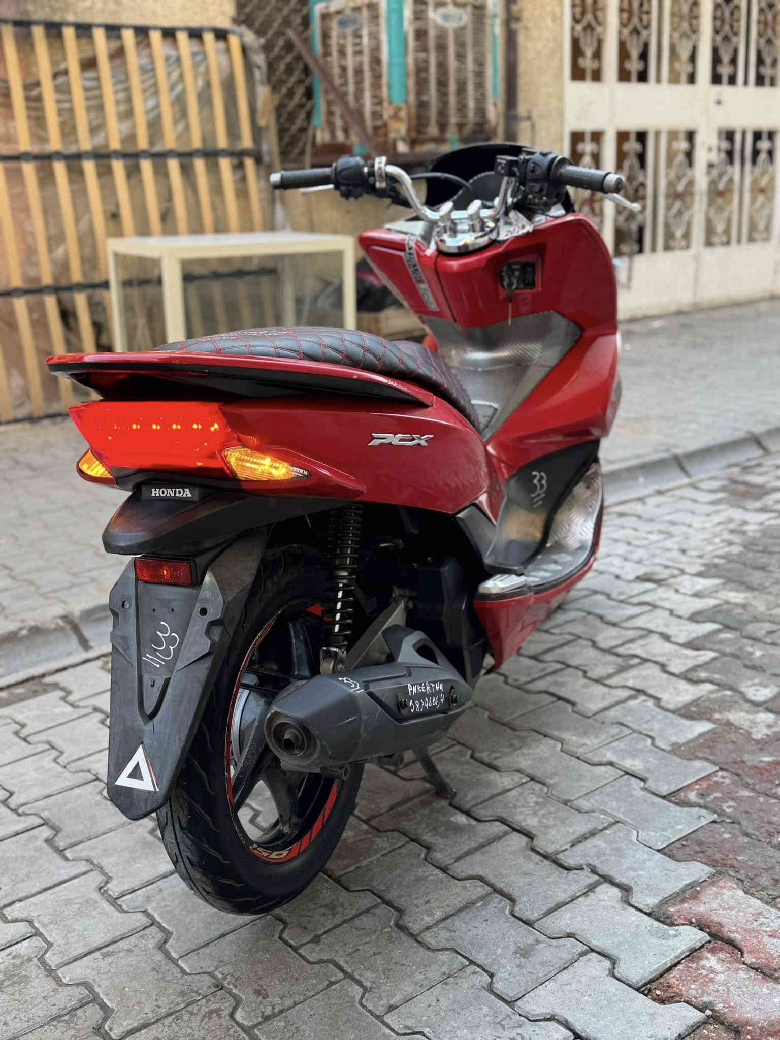 للبيع دراجه pcx جيل ثاني 2018 دراجه جديده مال رمبه مكفوله مكينه150 ناعمه كفرات اصليه شلعه معدل خير من الله ماشيه 25 الف  دراجه تتعب تكول جديده مال بيت الله شاهد خطين نوزل ستان كهربائي حساس ازدحام كله شغال مكان بغداد الكرخ السعر مليون و450 وبيهه مجال والاستفسار الاتصال ***********
