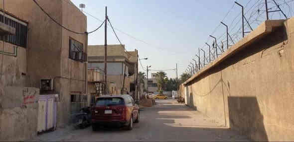 بيت للبيع في بغداد الجديده
من تنزل من جسر الدره على اليمين اهل الاخشاب 
رابع بيت عن شارع بغداد الجديده الرئيسي 
البيت ب اسمي سند مستقل 
المساحه 100 واجهه 8 نزال 13 
للاستفسار ***********
غير متواجد على الفيس
