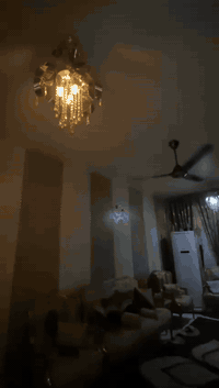 السلام عليكم ثريات مع البراكيتات وسيت طبلات مرمر نوع مصري مكان البياع ***********
